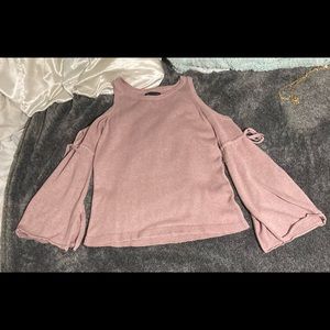 Cute pink shirt with shoulder slits | Brand: American eagle outfitters, size:xs